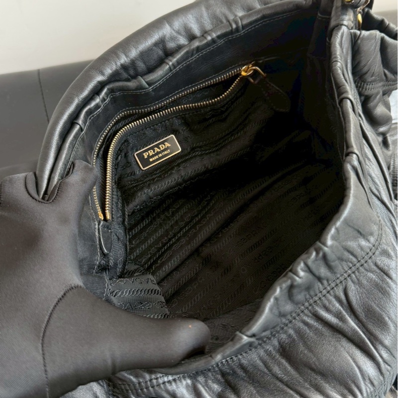 🏷️ Prada 羊皮托特包-12