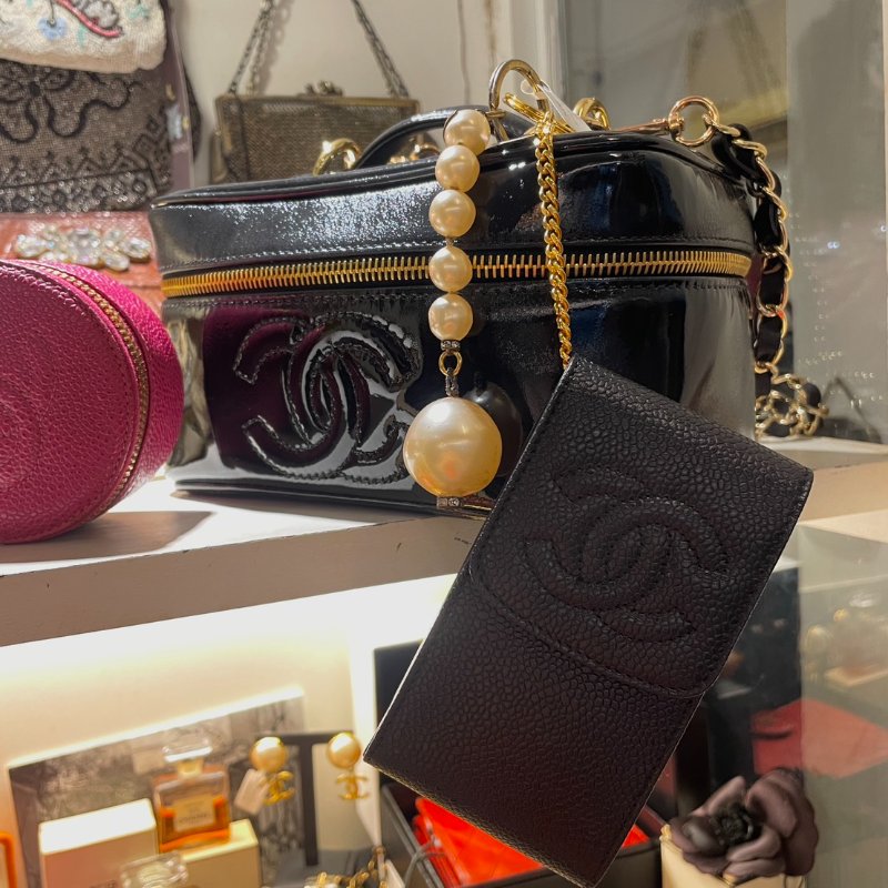 Vintage CHANEL 古董香奈兒 黑色真皮魚子醬壓紋鑰匙包 收納包-1