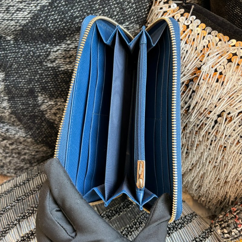 FERGAM 金LOGO 長夾 藍-5