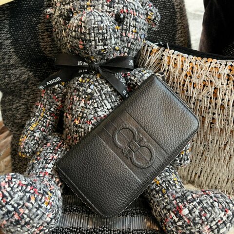 FERRGAM 銀 LOGO 長夾 黑