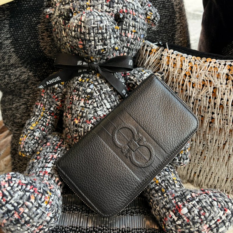 FERRGAM 銀 LOGO 長夾 黑-0