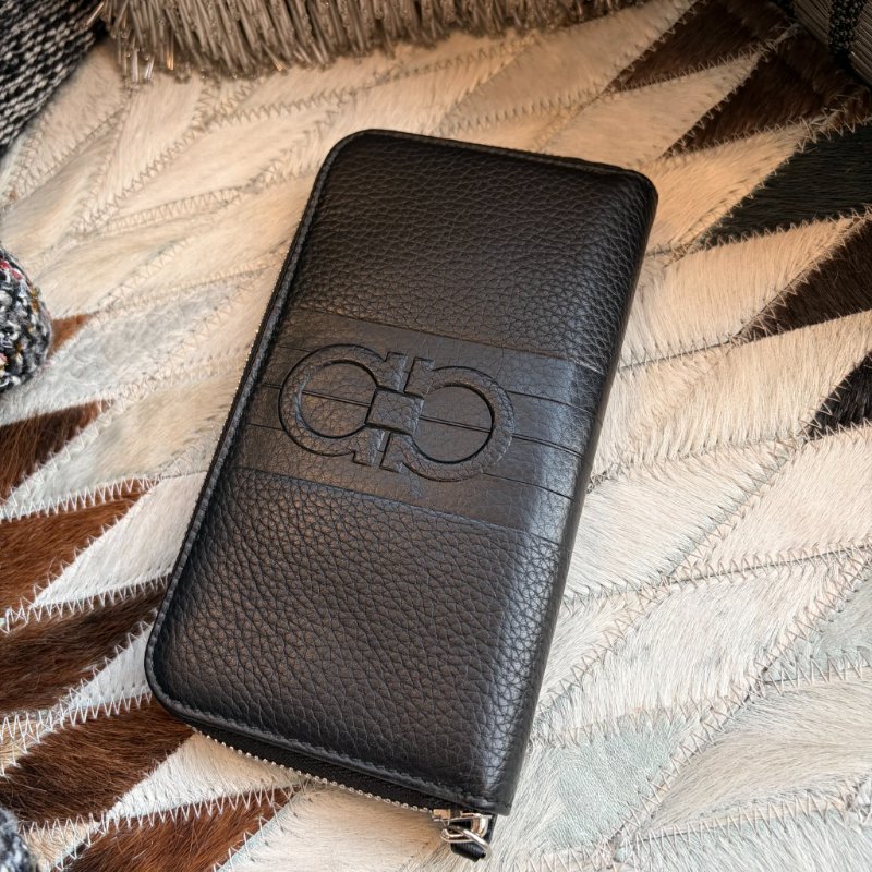 FERRGAM 銀 LOGO 長夾 黑-1