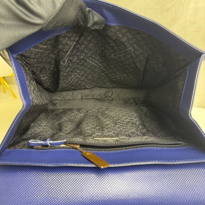 Bottega Veneta 藍黑雙色復古手提包-10