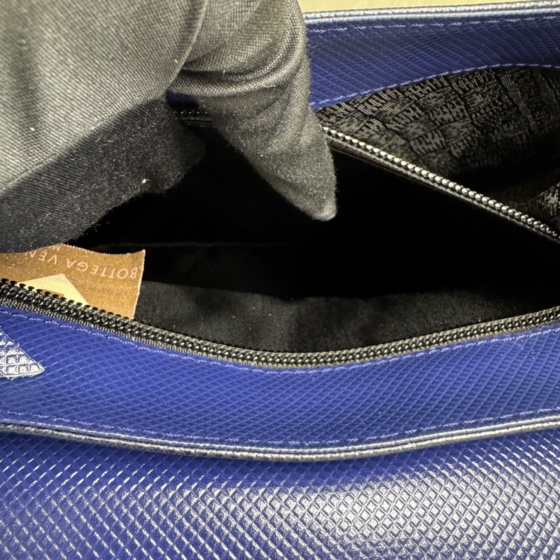 Bottega Veneta 藍黑雙色復古手提包-11