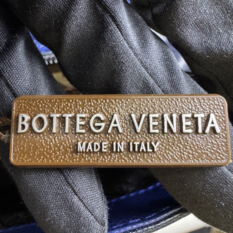 Bottega Veneta 藍黑雙色復古手提包-15