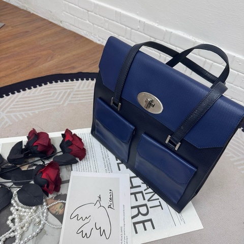 Bottega Veneta 藍黑雙色復古手提包