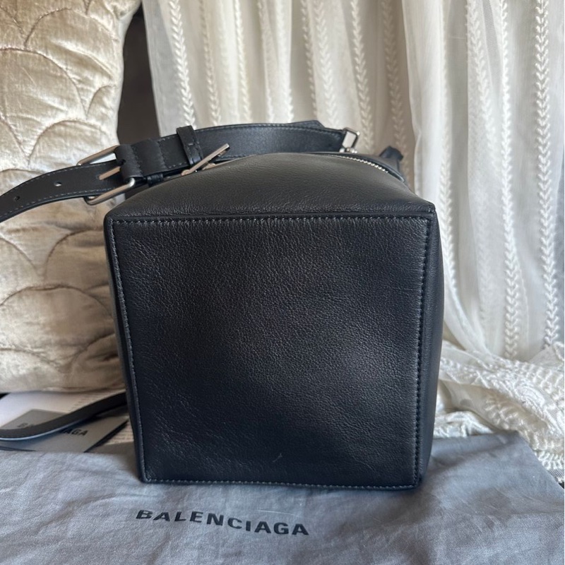 巴黎世家 leather 4x4 cube bag small balenciaga 黑色 斜挎包 有單購自巴黎世家-12