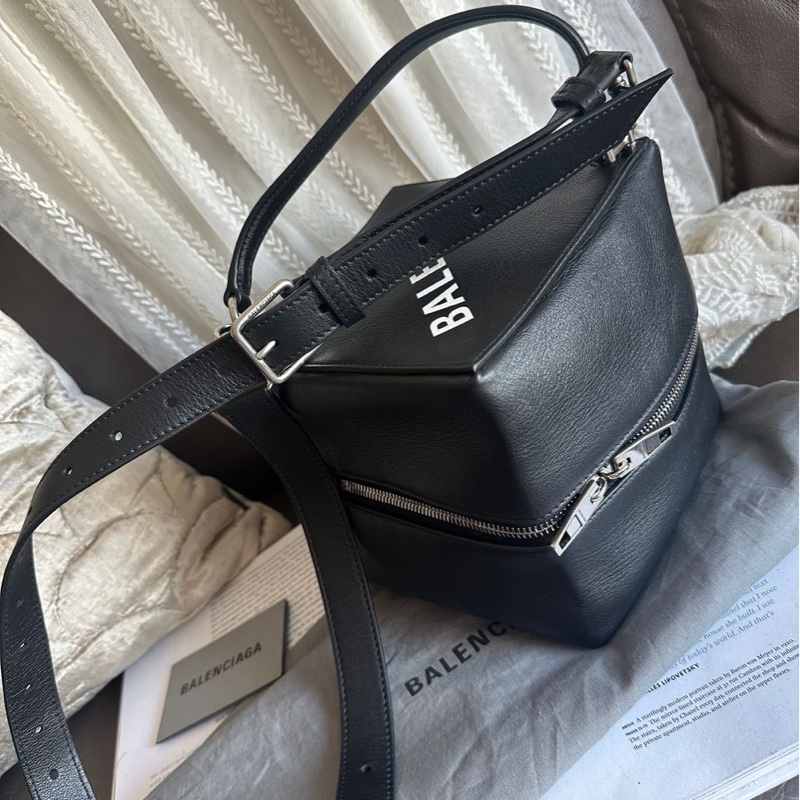 巴黎世家 leather 4x4 cube bag small balenciaga 黑色 斜挎包 有單購自巴黎世家-14