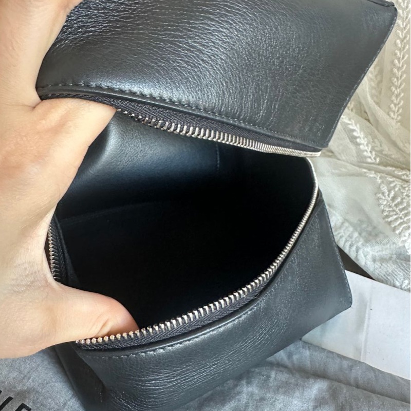巴黎世家 leather 4x4 cube bag small balenciaga 黑色 斜挎包 有單購自巴黎世家-17