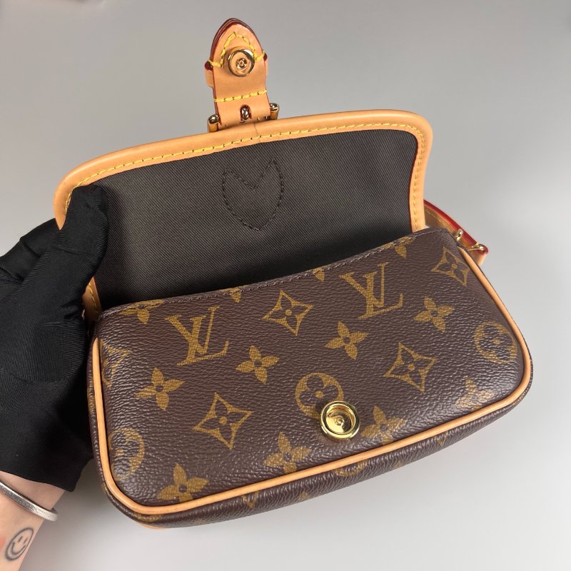 LV M83298/晶片款 老花法棍包NANO-5