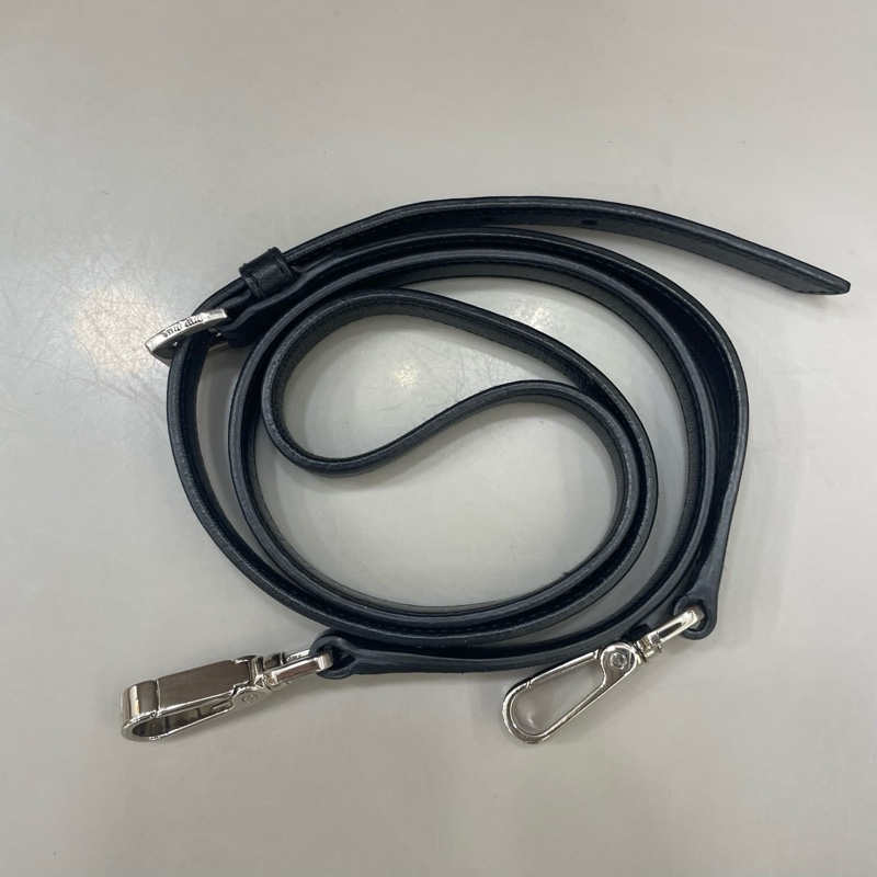 繆繆｜褶皺托特中號 黑金-8