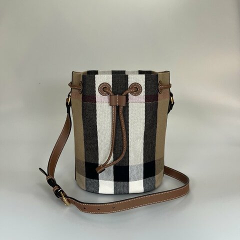 BURBERRY  帆布格紋水桶包