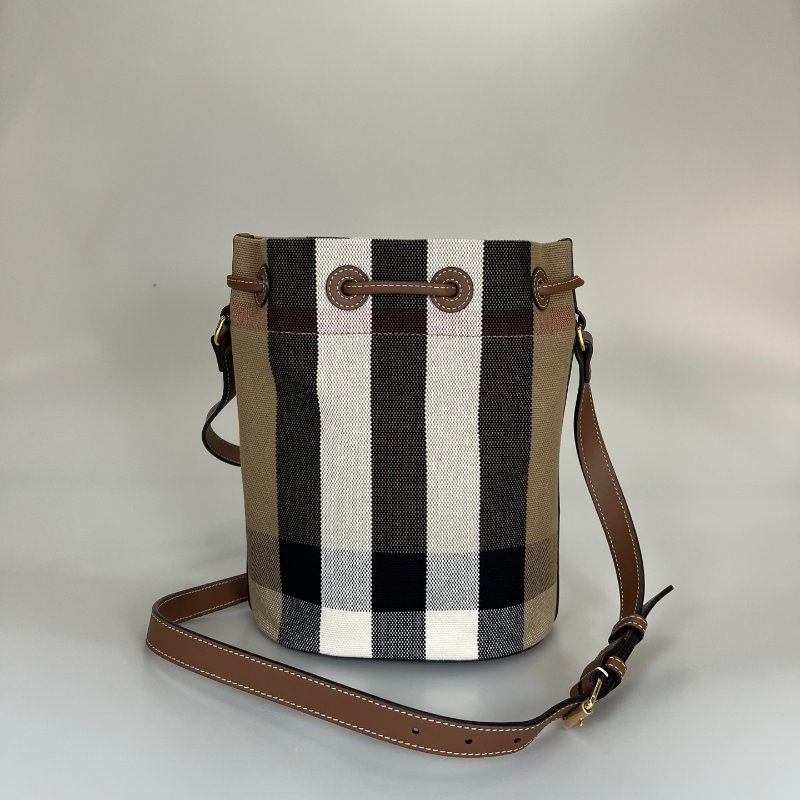BURBERRY  帆布格紋水桶包-1