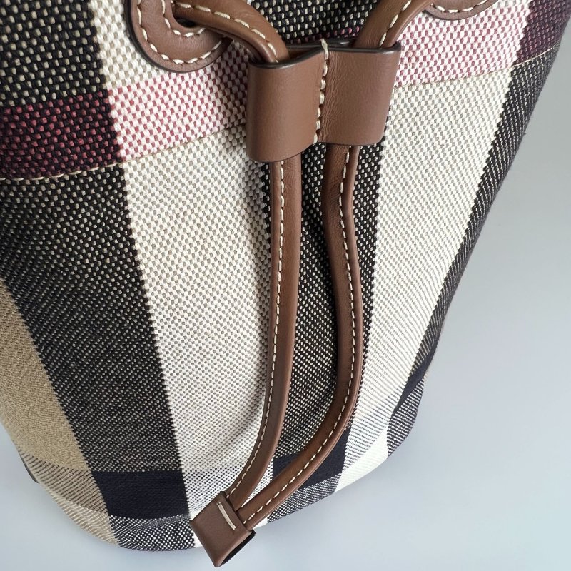 BURBERRY  帆布格紋水桶包-6