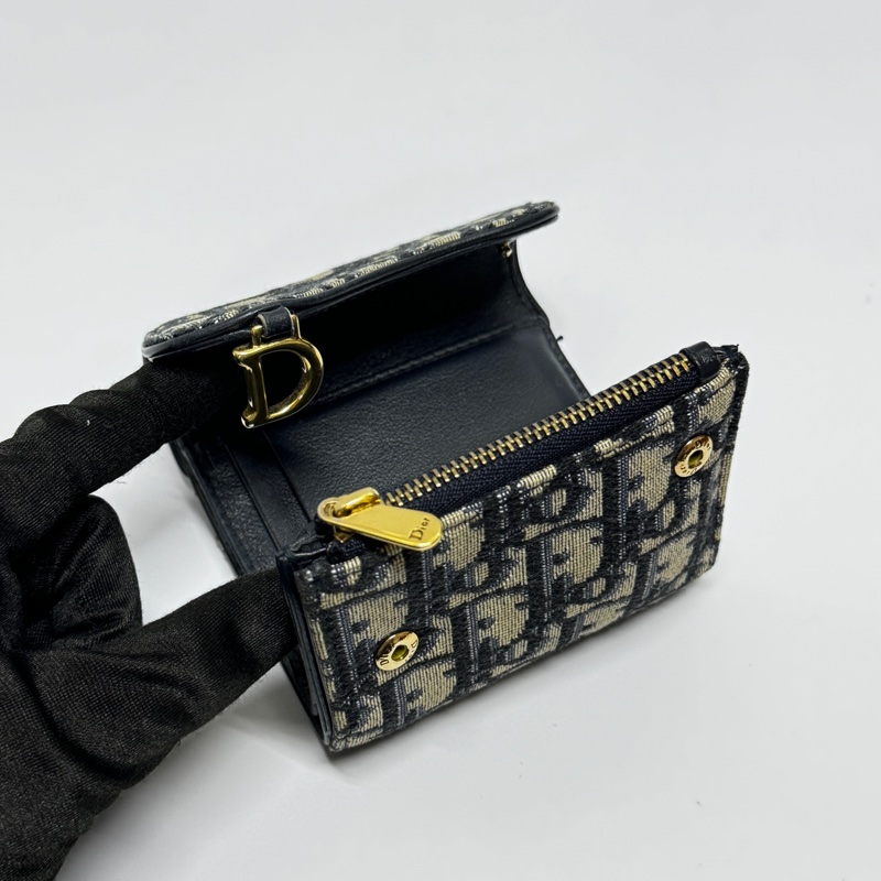 【超!級!新】 Dior Saddle 馬鞍老花短夾 全配🎁 (專櫃24,000)-5