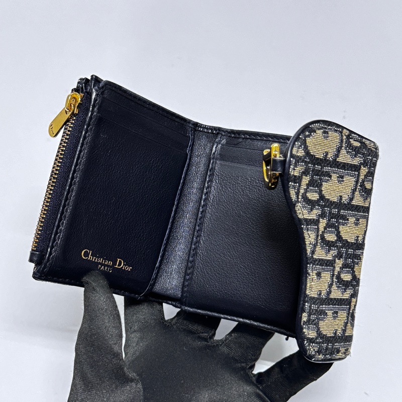 【超!級!新】 Dior Saddle 馬鞍老花短夾 全配🎁 (專櫃24,000)-7