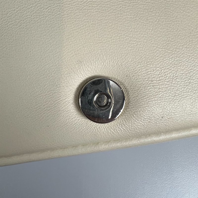 BURBERRY 白色LOLA掀蓋肩背包-7