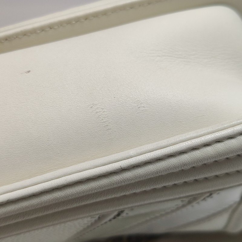 Chanel Leboy季節限定款小號牛皮V紋絎縫方形雙C鎖扣單肩包-16