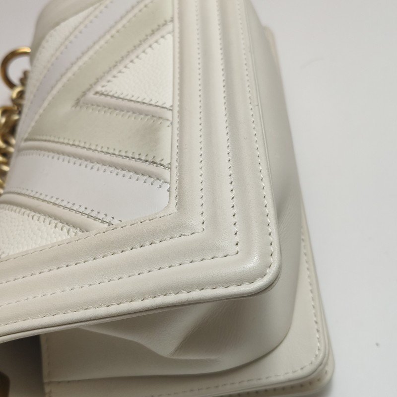 Chanel Leboy季節限定款小號牛皮V紋絎縫方形雙C鎖扣單肩包-21