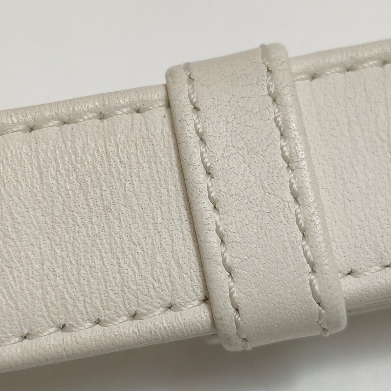 Chanel Leboy季節限定款小號牛皮V紋絎縫方形雙C鎖扣單肩包-22