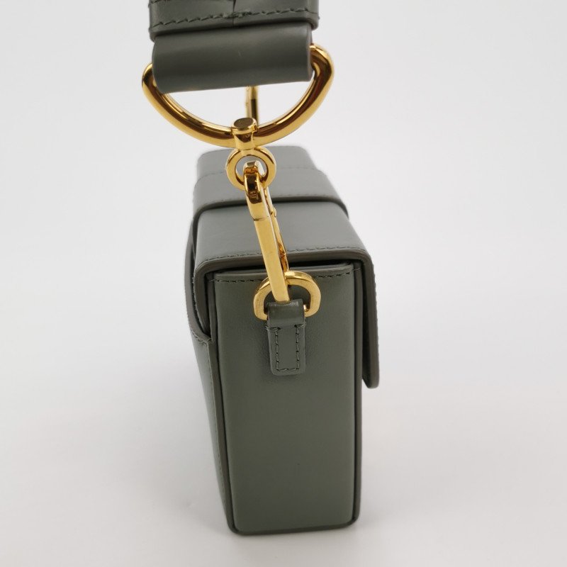 Dior 30 Montaigne蒙田包迷你牛皮純色CD標誌斜挎包單肩包-3