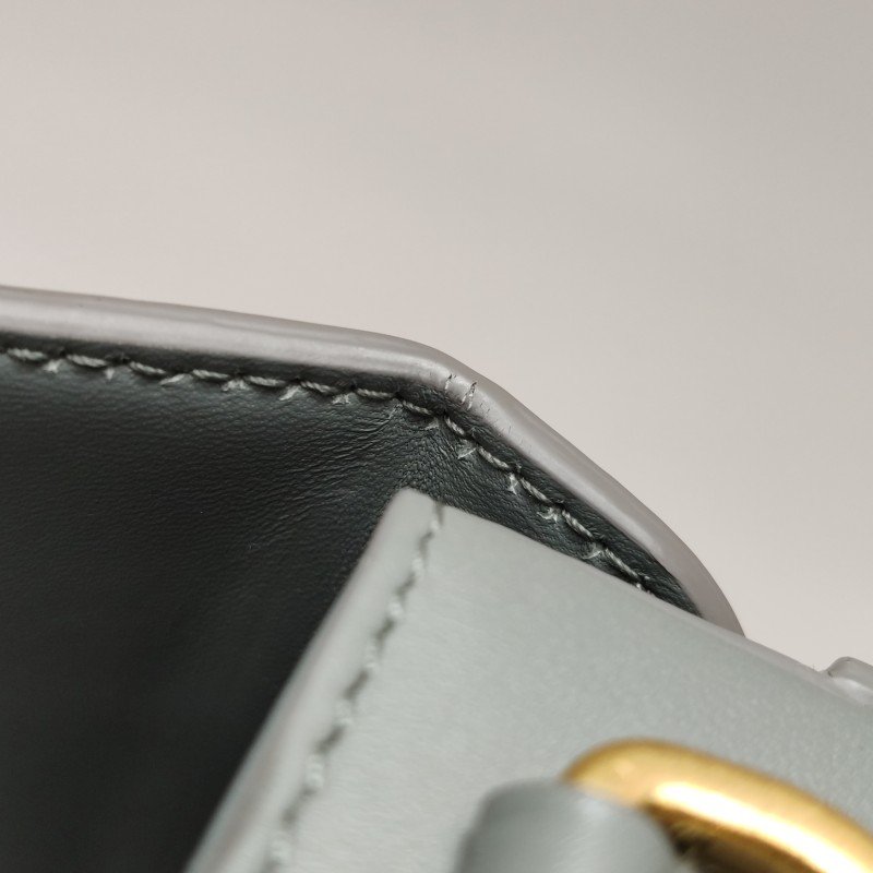 Dior 30 Montaigne蒙田包迷你牛皮純色CD標誌斜挎包單肩包-17