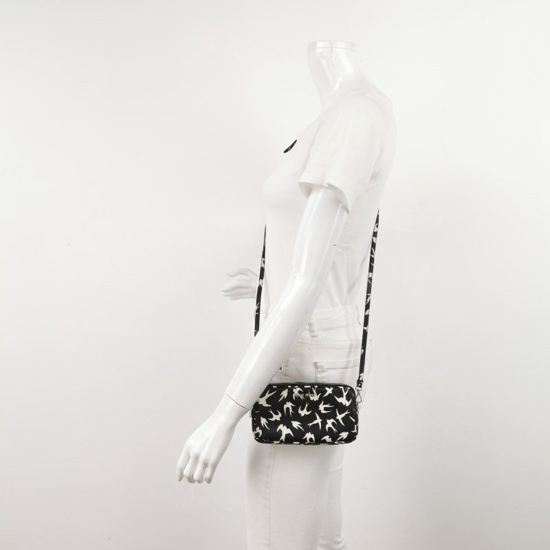 Miu Miu牛皮圖案印花字母Logo拉鏈斜挎包單肩包-1