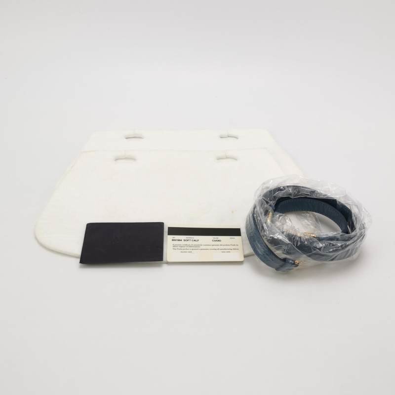 Prada油蠟皮純色字母Logo斜挎包單肩包-8