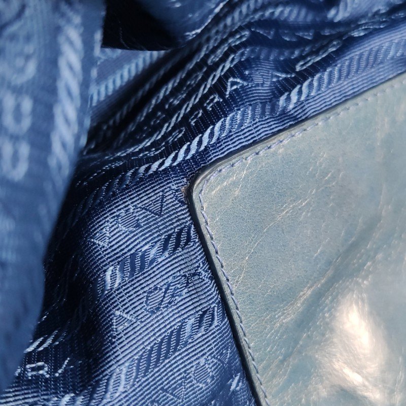 Prada油蠟皮純色字母Logo斜挎包單肩包-15