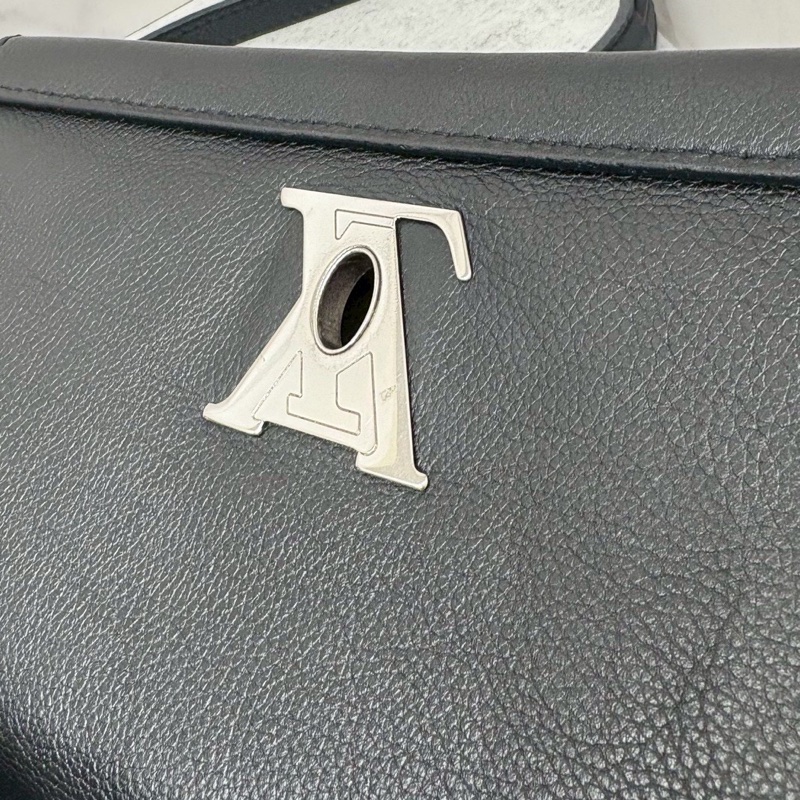 👙👙LV Locke bb黑銀荔枝牛皮-13
