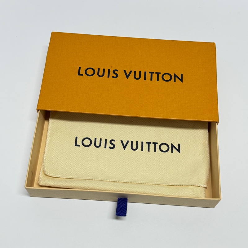 【極新全配🎁】 LV M62900 晶片款 Shadow高級牛皮革 全黑長夾 (專櫃32,700)-3