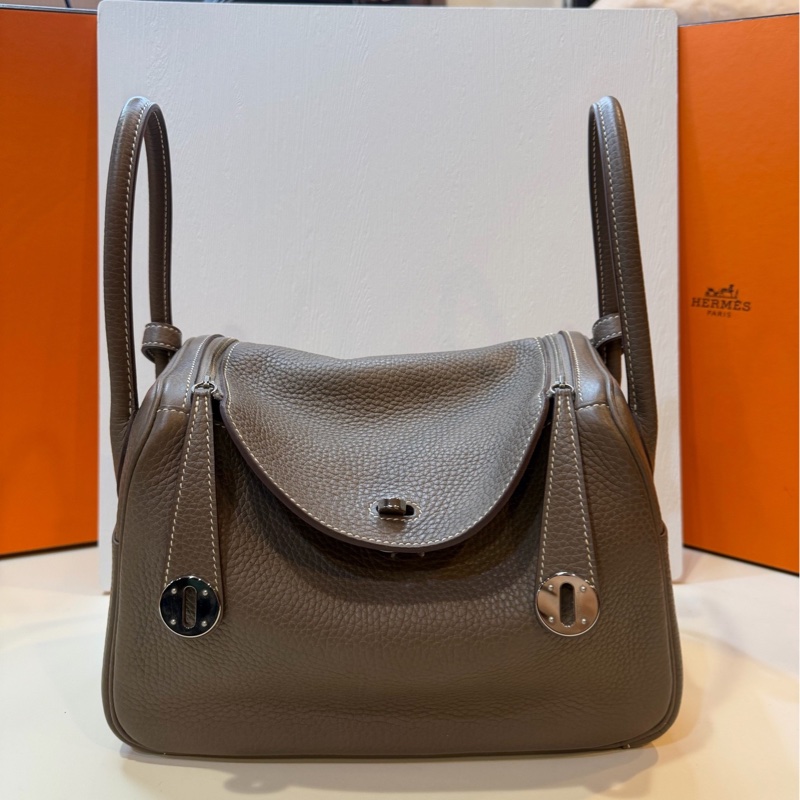 愛馬仕/Hermes 大象灰銀扣 TC皮 lindy26 斜背包 。-0