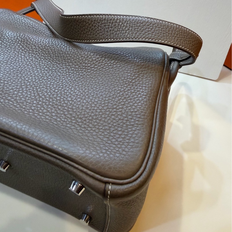 愛馬仕/Hermes 大象灰銀扣 TC皮 lindy26 斜背包 。-6