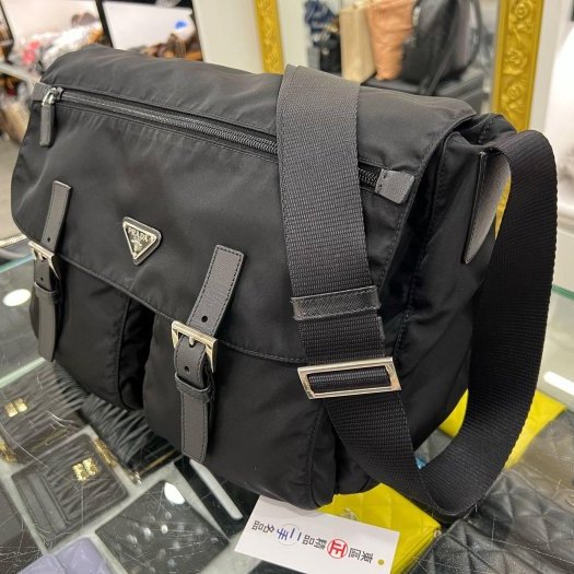 東區正精品㊣PRADA BT1738 黑色尼龍銀三角雙拉鍊口袋郵差包斜背包 RZ6330-1