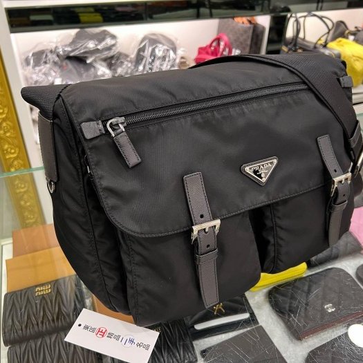 東區正精品㊣PRADA BT1738 黑色尼龍銀三角雙拉鍊口袋郵差包斜背包 RZ6330-2