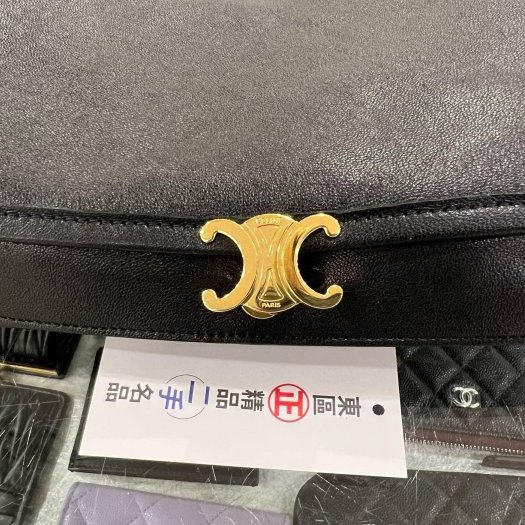 東區正精品㊣CELINE 123632T88 SOFT TRIOMPHE BESACE 黑色全皮金扣吸扣斜背包 RZ6331-6