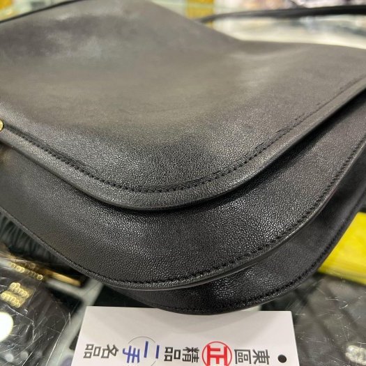 東區正精品㊣CELINE 123632T88 SOFT TRIOMPHE BESACE 黑色全皮金扣吸扣斜背包 RZ6331-8