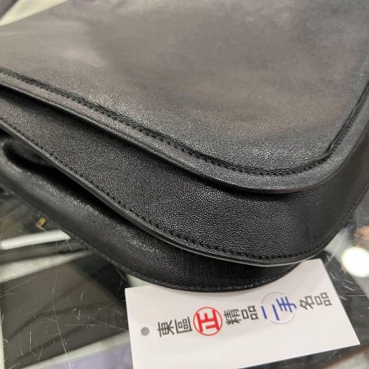 東區正精品㊣CELINE 123632T88 SOFT TRIOMPHE BESACE 黑色全皮金扣吸扣斜背包 RZ6331-9