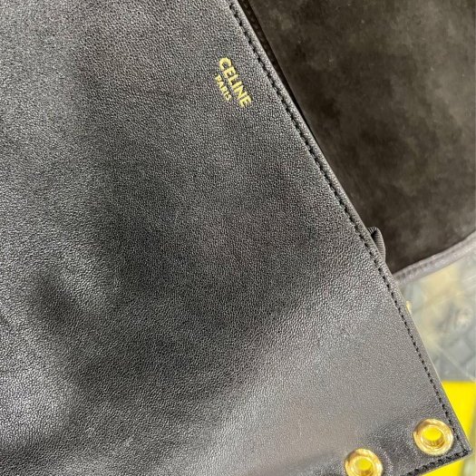 東區正精品㊣CELINE 123632T88 SOFT TRIOMPHE BESACE 黑色全皮金扣吸扣斜背包 RZ6331-10