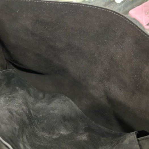 東區正精品㊣CELINE 123632T88 SOFT TRIOMPHE BESACE 黑色全皮金扣吸扣斜背包 RZ6331-12