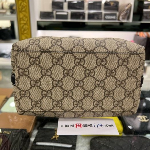 東區正精品㊣GUCCI 815118 近全新黑色皮革磁吸釦手把水桶斜背手提兩用包小款 RZ6331 EMBLEM MINI BUCKET BAG-6