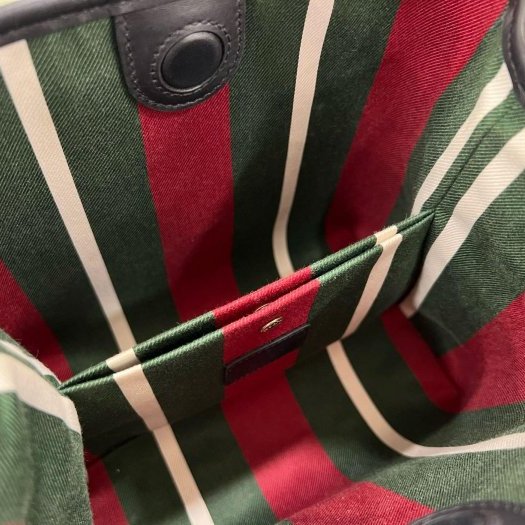 東區正精品㊣GUCCI 815118 近全新黑色皮革磁吸釦手把水桶斜背手提兩用包小款 RZ6331 EMBLEM MINI BUCKET BAG-10