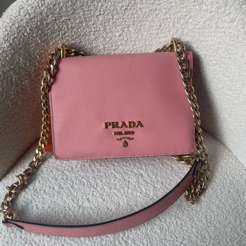 Prada普拉達 粉色金鍊鏈條包 Saffiano牛皮 小號尺寸 20*14*7cm 金色链条肩带