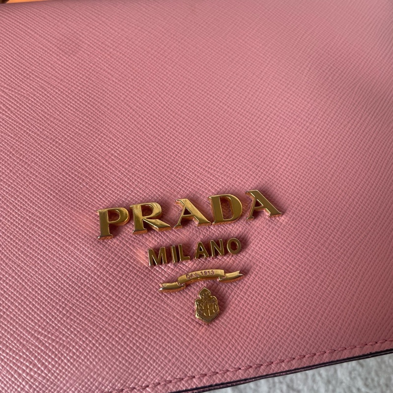 Prada普拉達 粉色金鍊鏈條包 Saffiano牛皮 小號尺寸 20*14*7cm 金色链条肩带-6