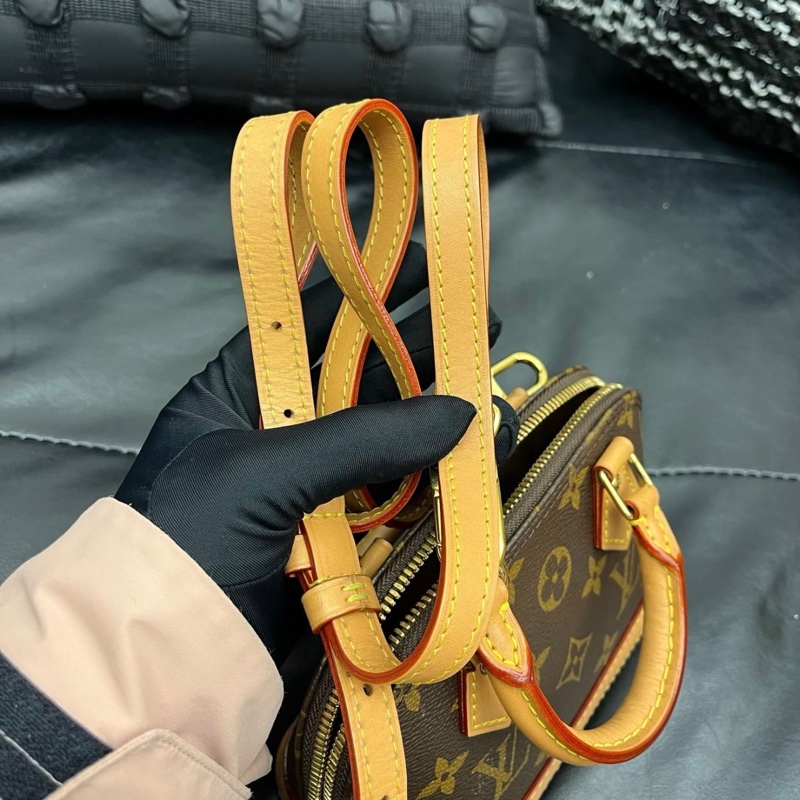 【98新 ✨ 全網最低價!】 LV alma nano 貝殼包 芯片款(下單前先詢問庫存-7