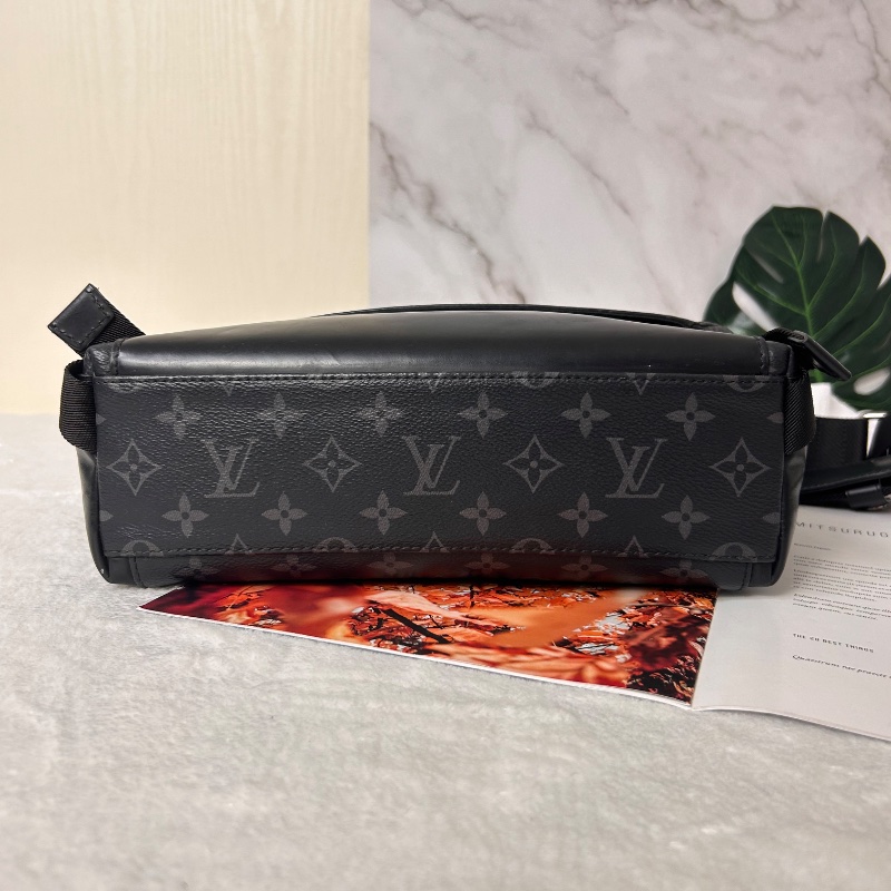 LV 黑武士 voyager 經典老花塗層 郵差包 小號-11