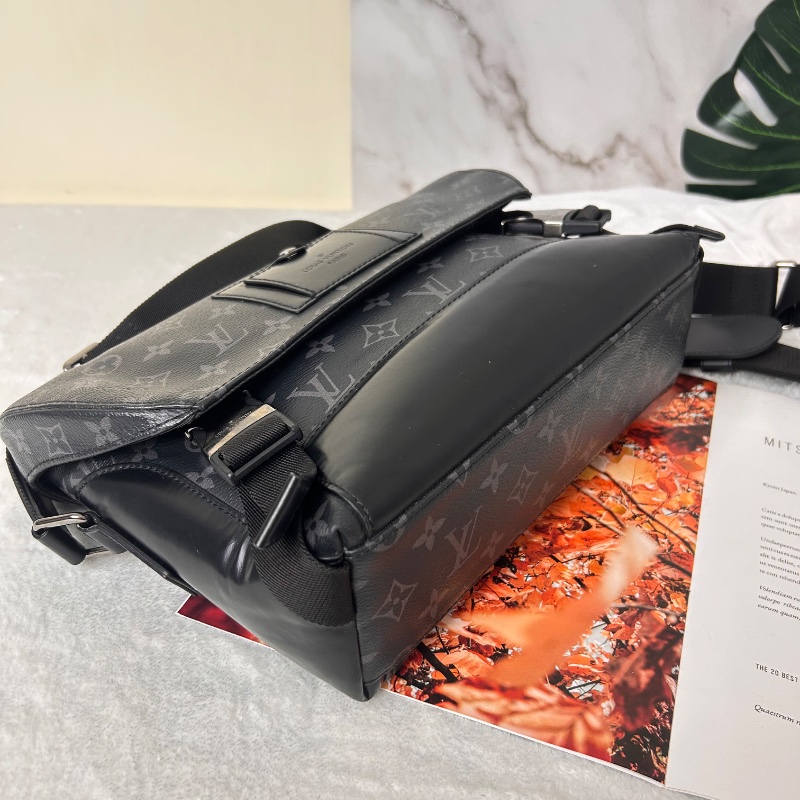 LV 黑武士 voyager 經典老花塗層 郵差包 小號-12