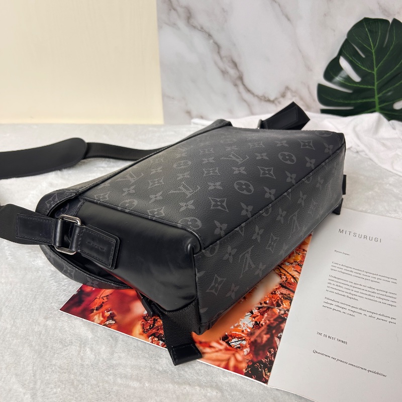 LV 黑武士 voyager 經典老花塗層 郵差包 小號-14