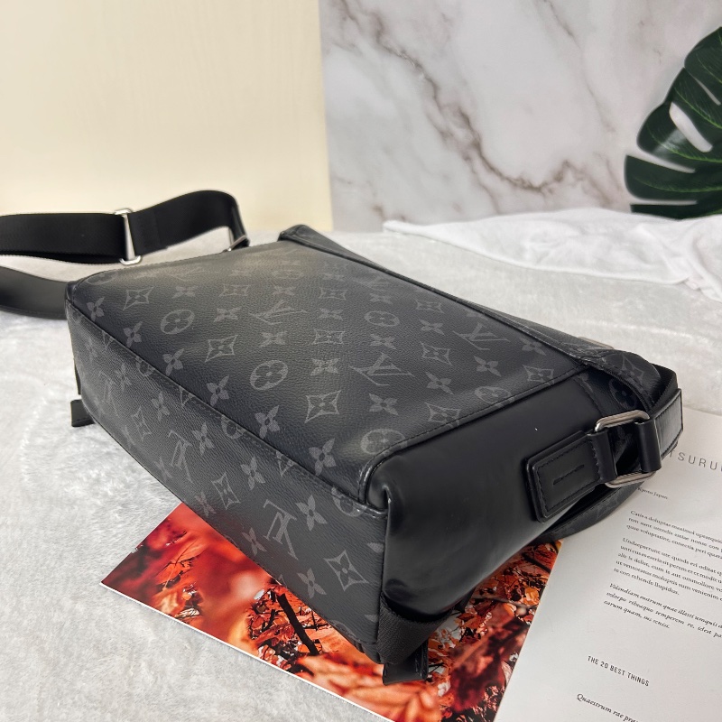 LV 黑武士 voyager 經典老花塗層 郵差包 小號-15