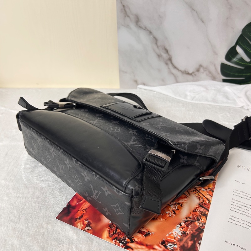 LV 黑武士 voyager 經典老花塗層 郵差包 小號-32